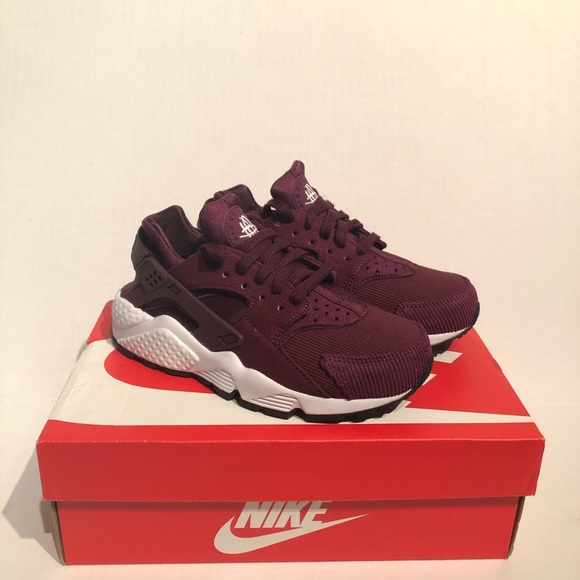 adidas Shoes - NEW Nike Air Hurache SE Womens size 5